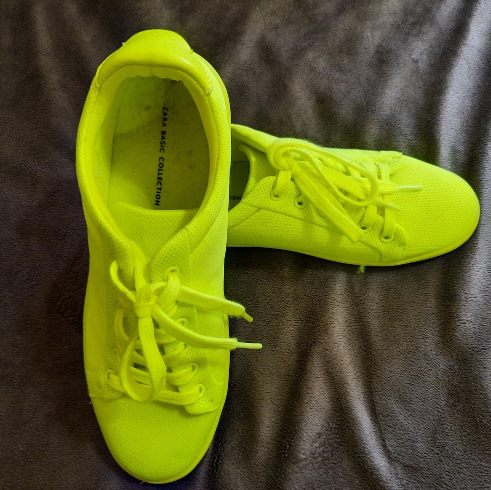 ZARA basic collection glowing yellow size 6.5